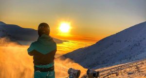 «В Хибинах открыли горнолыжный сезон», - сообщает Центр развития туризма и бизнеса города Кировска