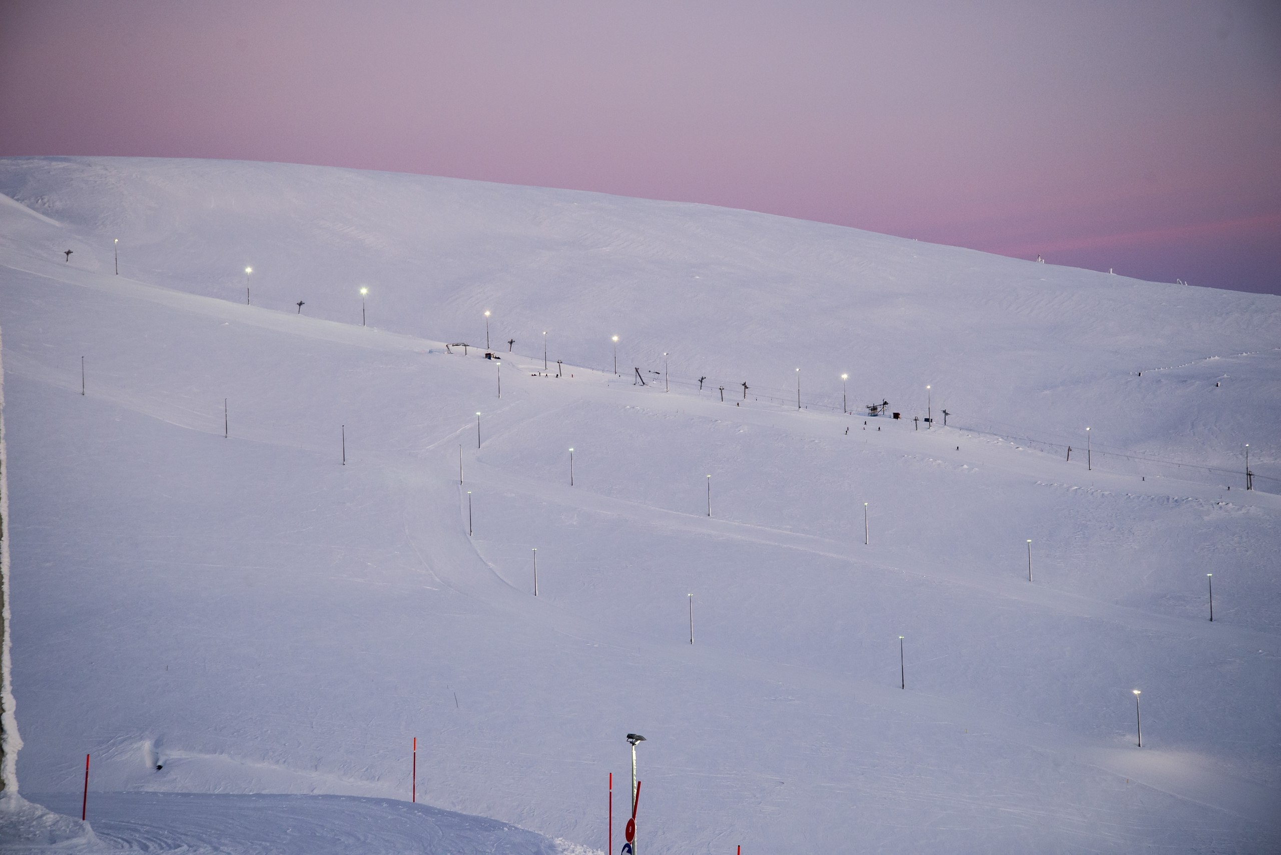 Вудъявр горнолыжный курорт веб камеры. Бигвуд горнолыжный курорт. Донгор трасса по классификации. Bigwood Ski Resort ночью за облаками. Кировск самые плавные спуски по цвету.